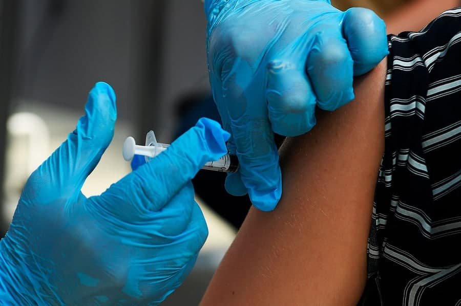 Германияда одамларни қўлбола вакцина билан эмлаш ҳолати аниқланди