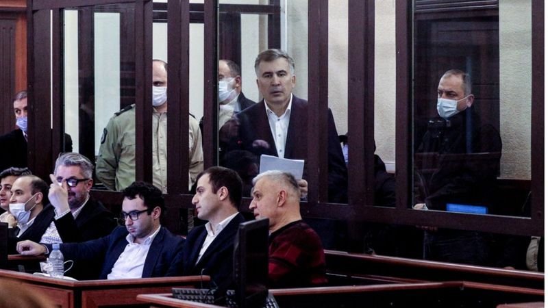 Saakashvili davlat pulini o‘zlashtirganlik bo‘yicha sud qilinmoqda