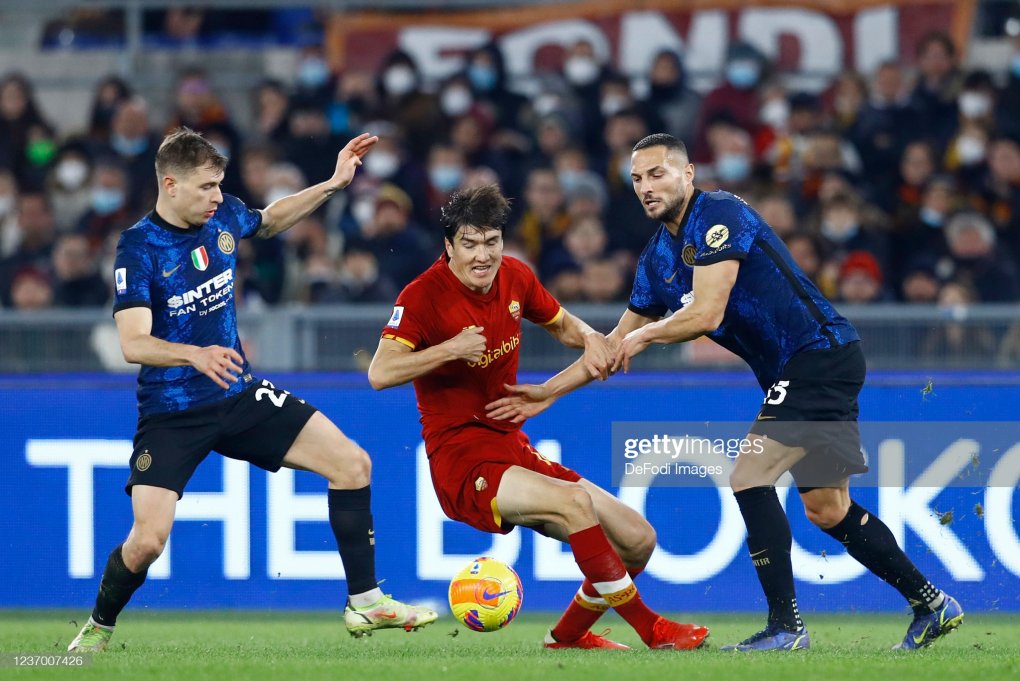 "Roma" o‘z maydonida "Inter"ga yirik hisobda yutqazdi, Shomurodov to‘liq o‘ynadi