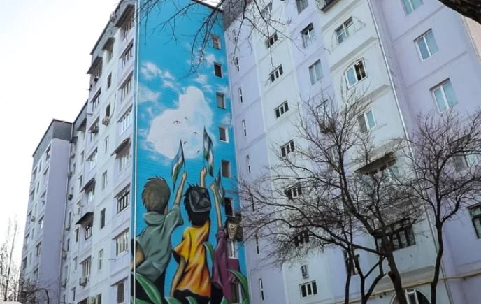 Shavkat Mirziyoyev ko‘p qavatli uyga solingan mural unga yoqqanini aytdi