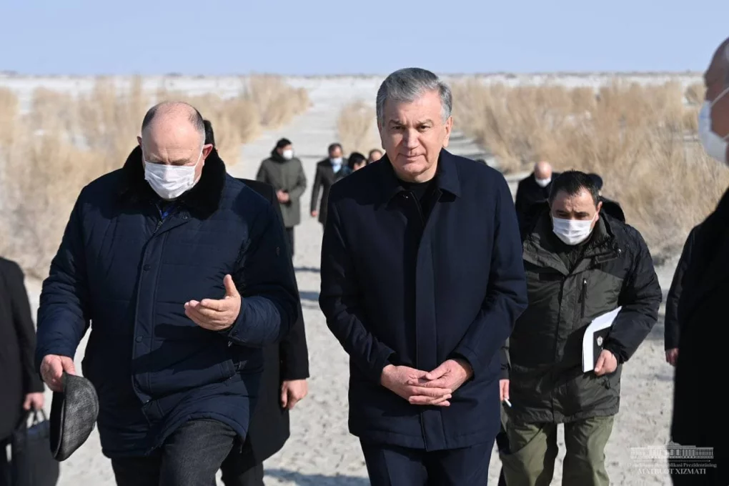 Shavkat Mirziyoyev Orol dengizining qurigan tubini borib ko‘rdi (foto)