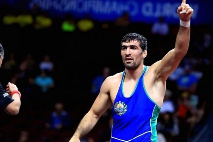 Rustam Assakalov jamoamizga uchinchi oltin medalni taqdim etdi