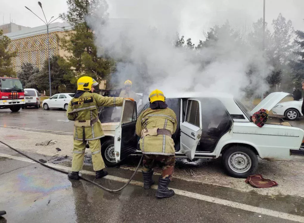 Самарқандда «Жигули» ёниб кетди