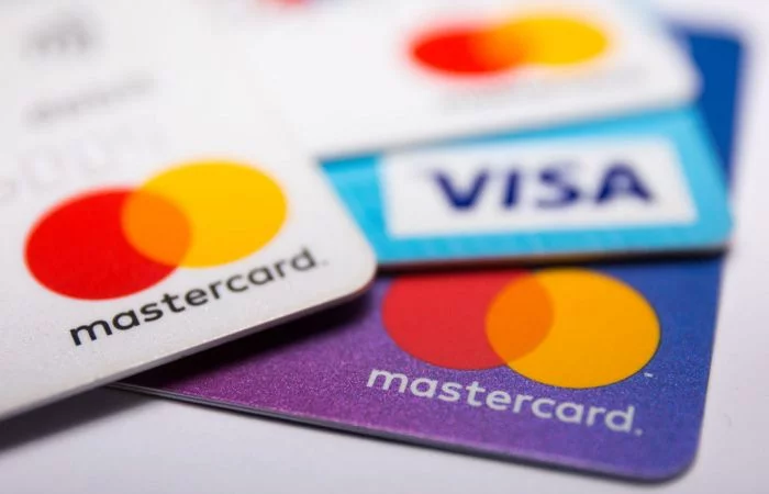 Visa va Mastercard Rossiyadagi faoliyatini to‘xtatdi