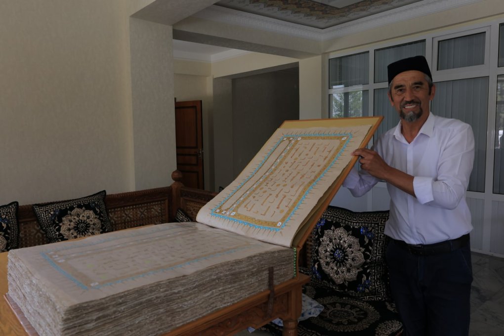 Samarqandlik xattot 60x80 hajmdagi katta Qur’on kitobini yozib tugatdi