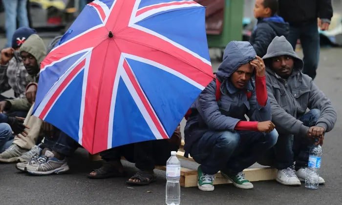 Буюк Британияга ноқонуний келган мигрантлар Руандага жўнатилади