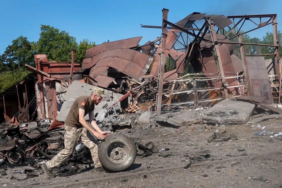 Urushning 118-kuni: Donetsk dalalaridagi raketalar. Kiyevda gumanitar yordam uchun navbatlar (foto)