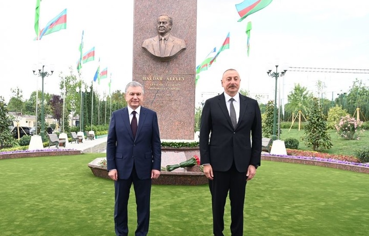 Президентлар Ҳайдар Алиев номидаги хиёбонни очиб беришди