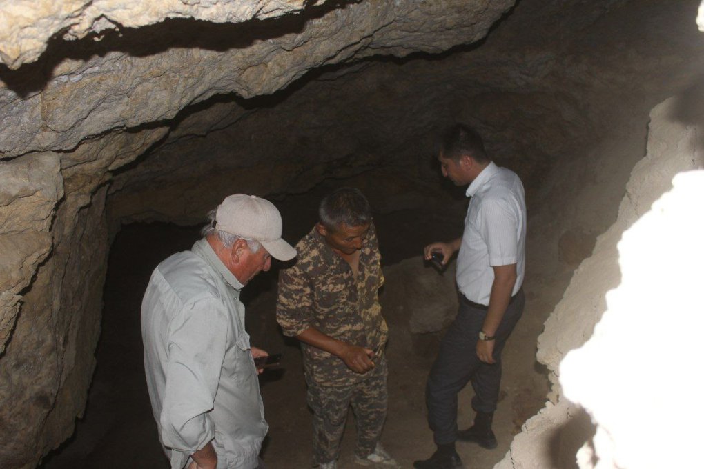 Buxorodagi cho‘ldan to‘rtta qadimiy g‘or topildi (foto)