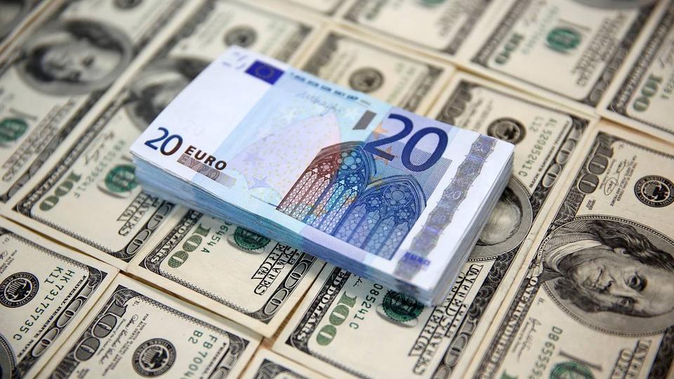 Dollar kursi 2002 yildan beri birinchi marta yevro kursidan oshib ketdi