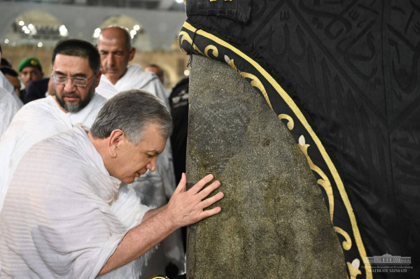 Shavkat Mirziyoyev Ka’bani tozaladi