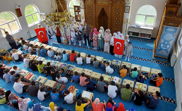 Turkiyada yozgi Qur’on kurslari yakunlandi (foto)