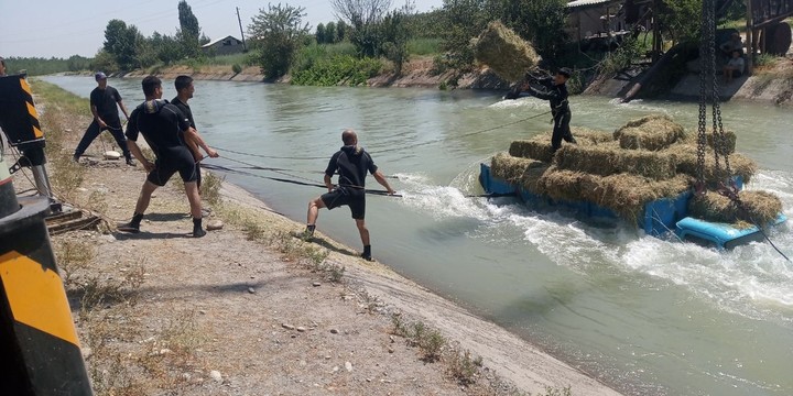 Farg‘onada «Zil» avtomobili katta Farg‘ona kanaliga tushib ketdi