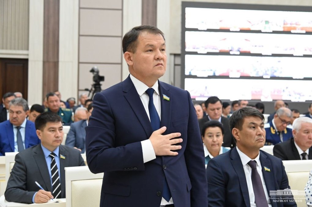 Amanbay Orinbayev Jo‘qorg‘i Kenges raisi lavozimiga tasdiqlandi