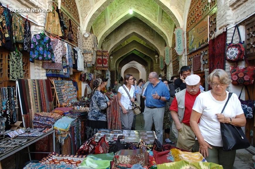 Rossiyalik turist O‘zbekistonda xaridlar uchun o‘rtacha qancha pul sarflayotgani ma’lum bo‘ldi