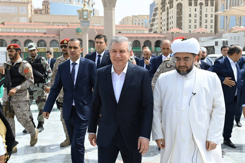 Shavkat Mirziyoyev payg‘ambarimiz Muhammad sollallohu alayhi va sallamning qabrlarini ziyorat qildi