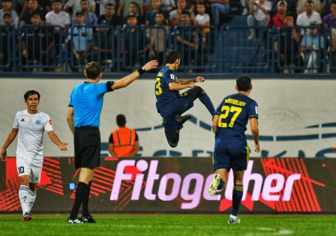 Superliga. Supergollar urilgan "yil o‘yini"da durang qayd etildi