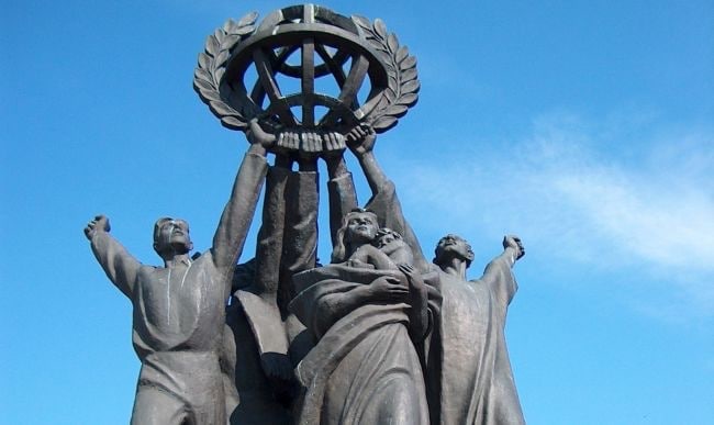 Helsinkida SSSR tomonidan hadya qilingan «Butun dunyoda tinchlik» monumenti demontaj qilindi