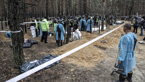 Ukraina. Ruslar quvib chiqarilgan Izyumdagi qabrlar ochilmoqda