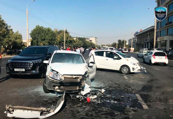 Yakkasaroy tumanida 4 ta mashina ishtirokida YTH sodir bo‘ldi