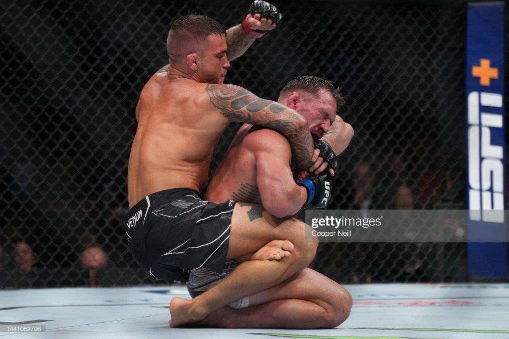 UFC 281: Дастин Порье Майкл Чендлерга қарши кечган жангда уни бўғиш усули билан таслим этди