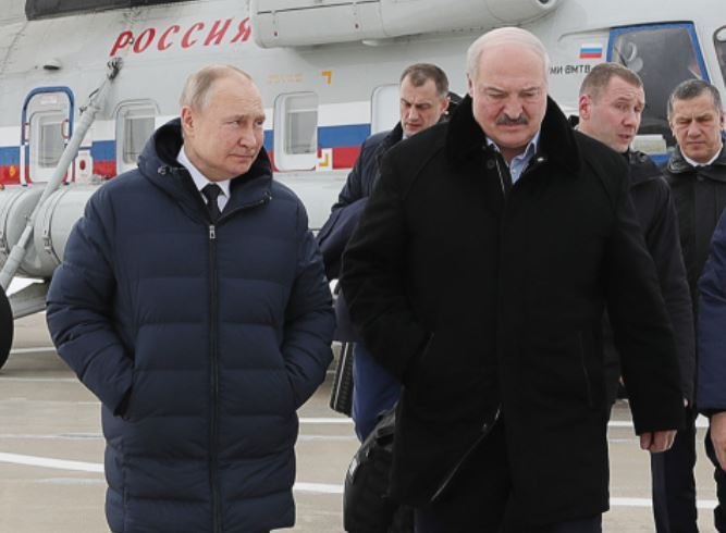 Путин уч йил ичида биринчи марта Минскка бормоқда