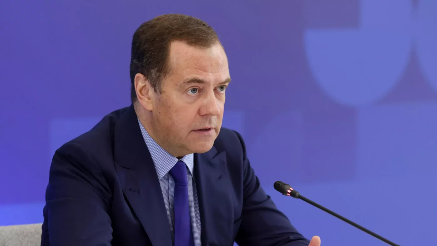 Медведев: “америкаликлардан безор бўлганларнинг” ҳарбий альянси пайдо бўлади