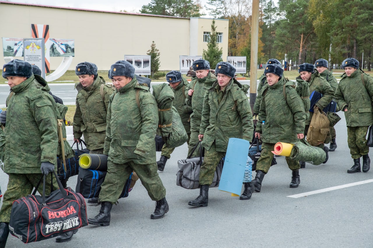 «Тавқи лаънатга учраган Россия паспортини олиш учун ўзингизни хатарга қўйманг» — ҳуқуқ фаоли