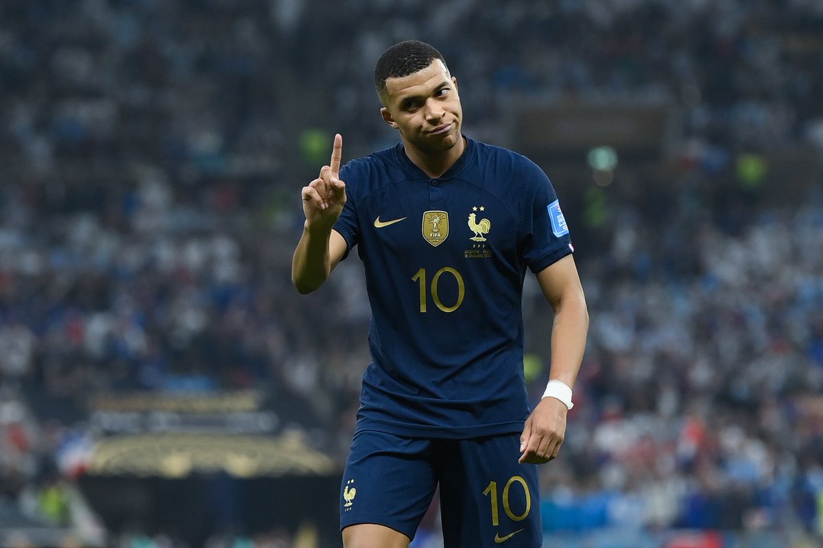 Mbappe FFF rahbarining Zidan haqida gaplariga reaksiya bildirdi: «Afsonaga hurmatsizlik qilish kerak emas»