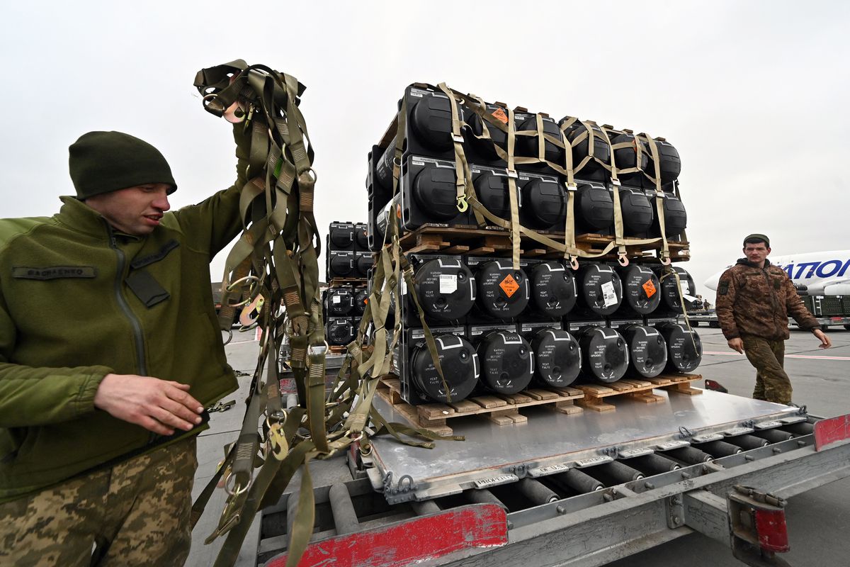 Бир гуруҳ республикачилар Украинага ҳарбий ва молиявий ёрдамни тўхтатишга чақирди