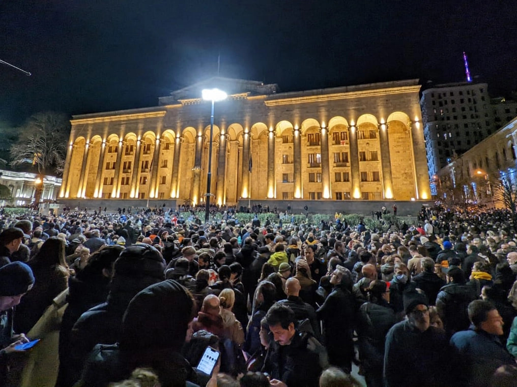 Тбилисидаги митингда мухолифат иккита шарт қўйди