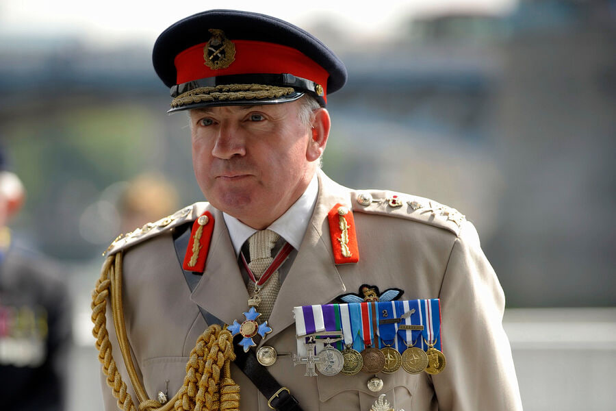 Britaniyalik general: “Urushdan norozi rus generallari Putinni Kremldan haydashi mumkin”