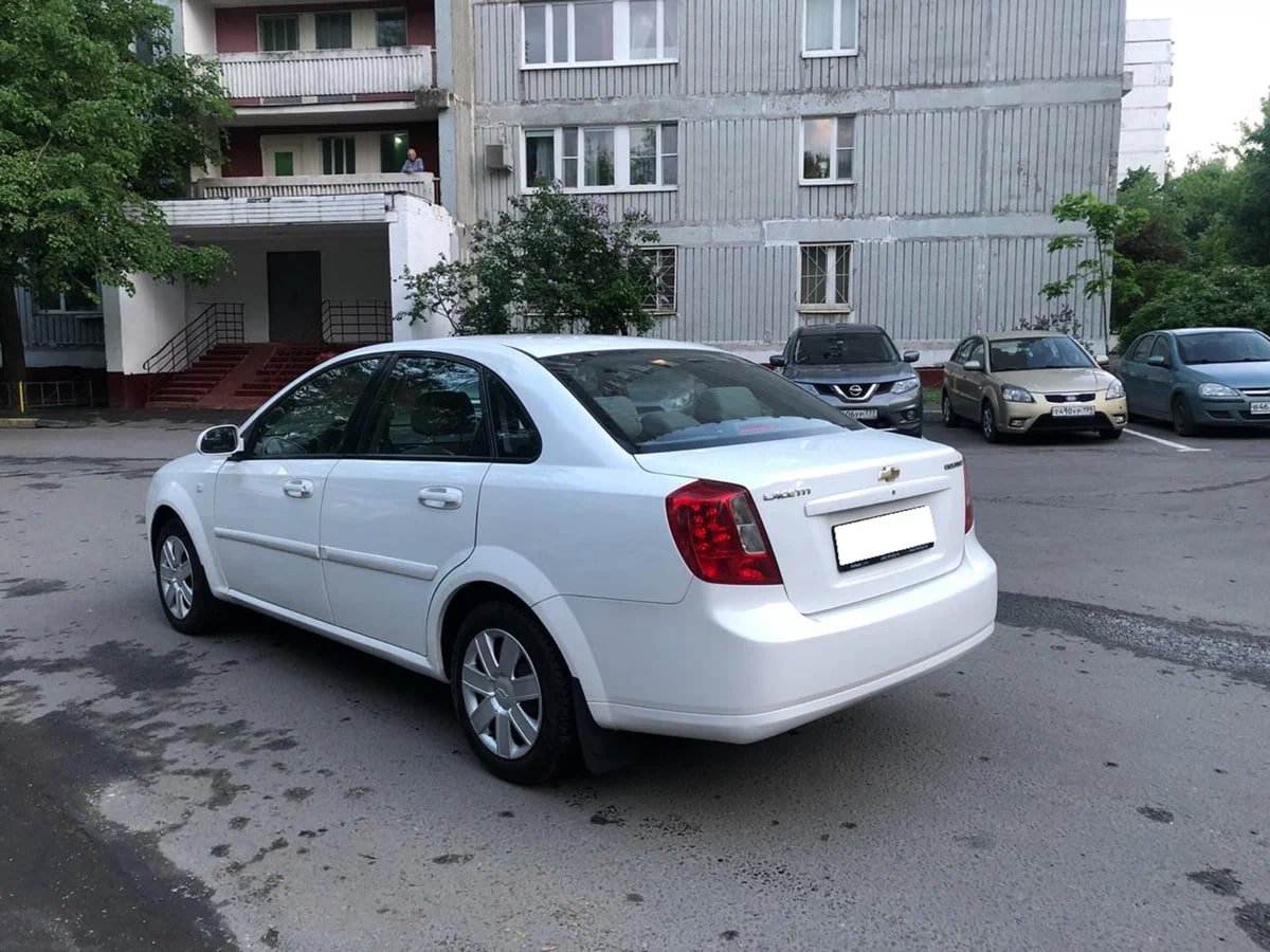 Қарздорлик эвазига "LACETTI" аукционга қўйилди