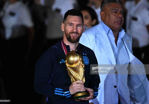 Messi terma jamoa futbolchilari va murabbiylariga ayfon sovg‘a qildi (foto)