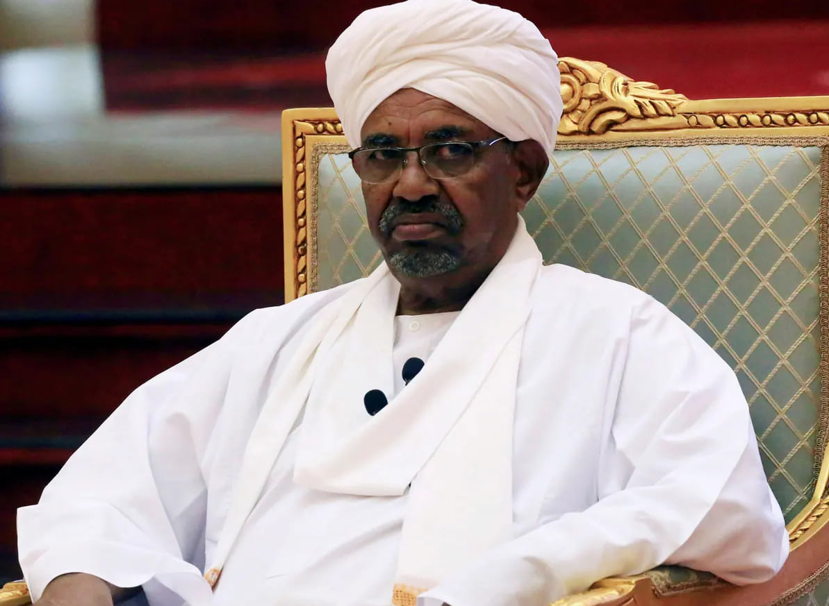 Sudanning hokimiyatdan ag‘darilgan prezidenti qamoqxonadan qochib ketdi