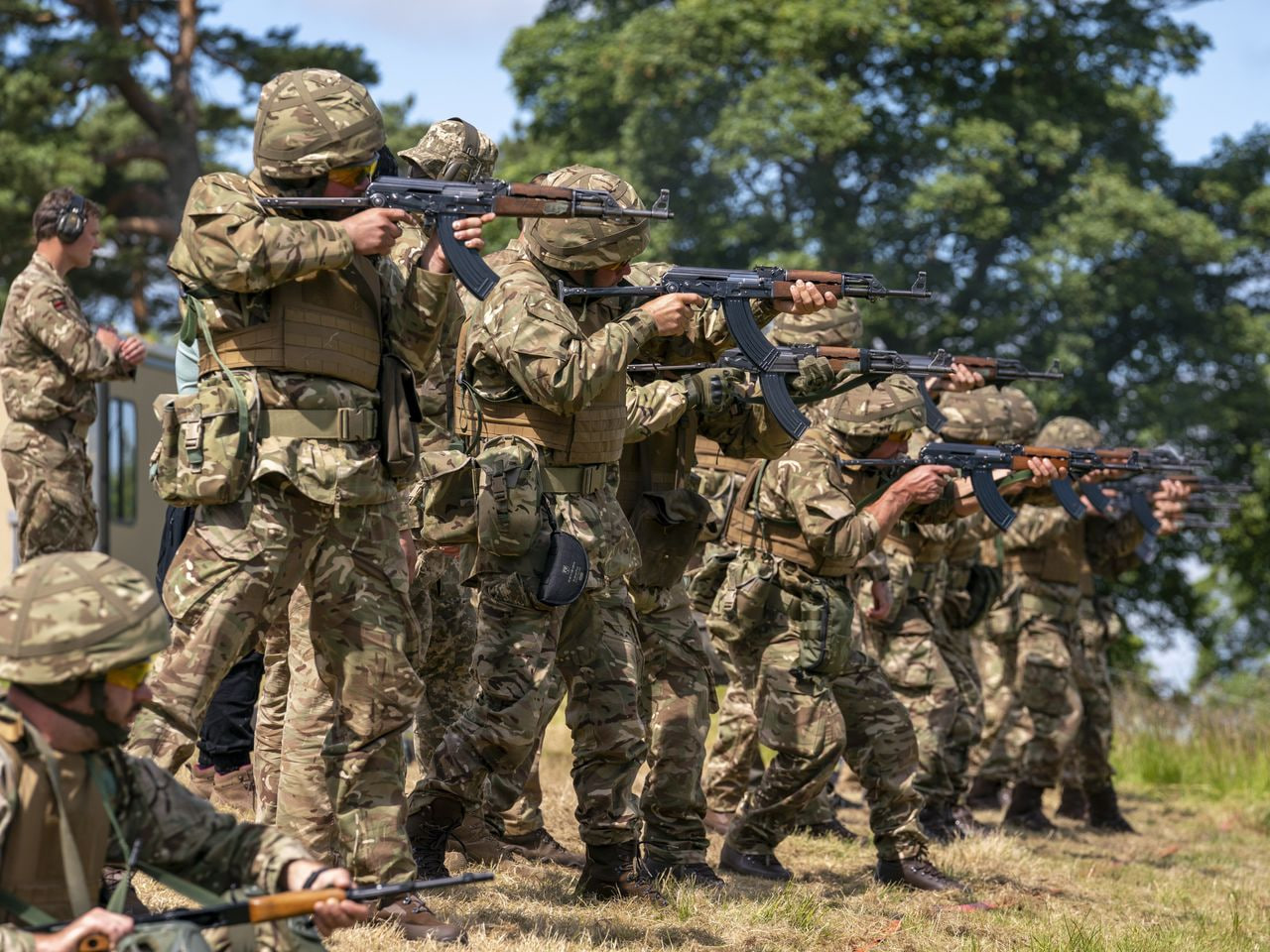 Britaniya Mudofaa vazirligi: 10 000 ukrainalik harbiy tayyorgarlikdan o‘tkazildi