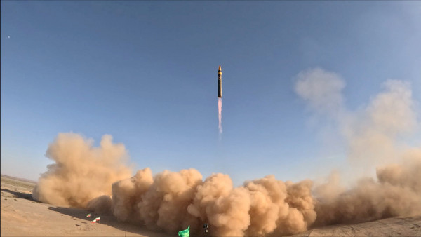 Eronning yangi «yurishi»: ballistik raketa «farzin» bo‘la oladimi?