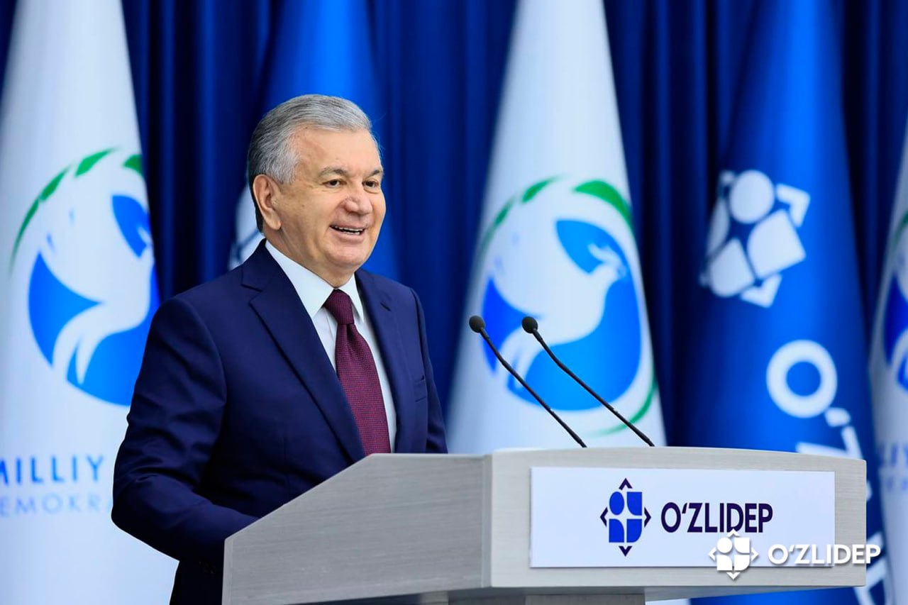 Shavkat Mirziyoyev jurnalistlarga: “Faqat oldinga. Orqalaringda sizlarga prezident tayanch, suyanch bo‘lib turadi”