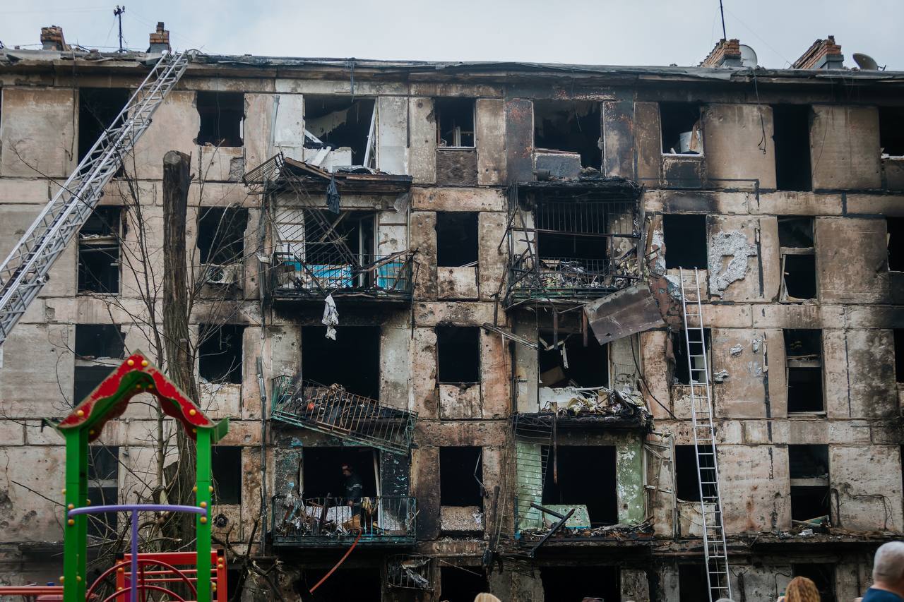 Krivoy Rogdagi besh qavatli uyga raketa zarbasi berildi (foto)