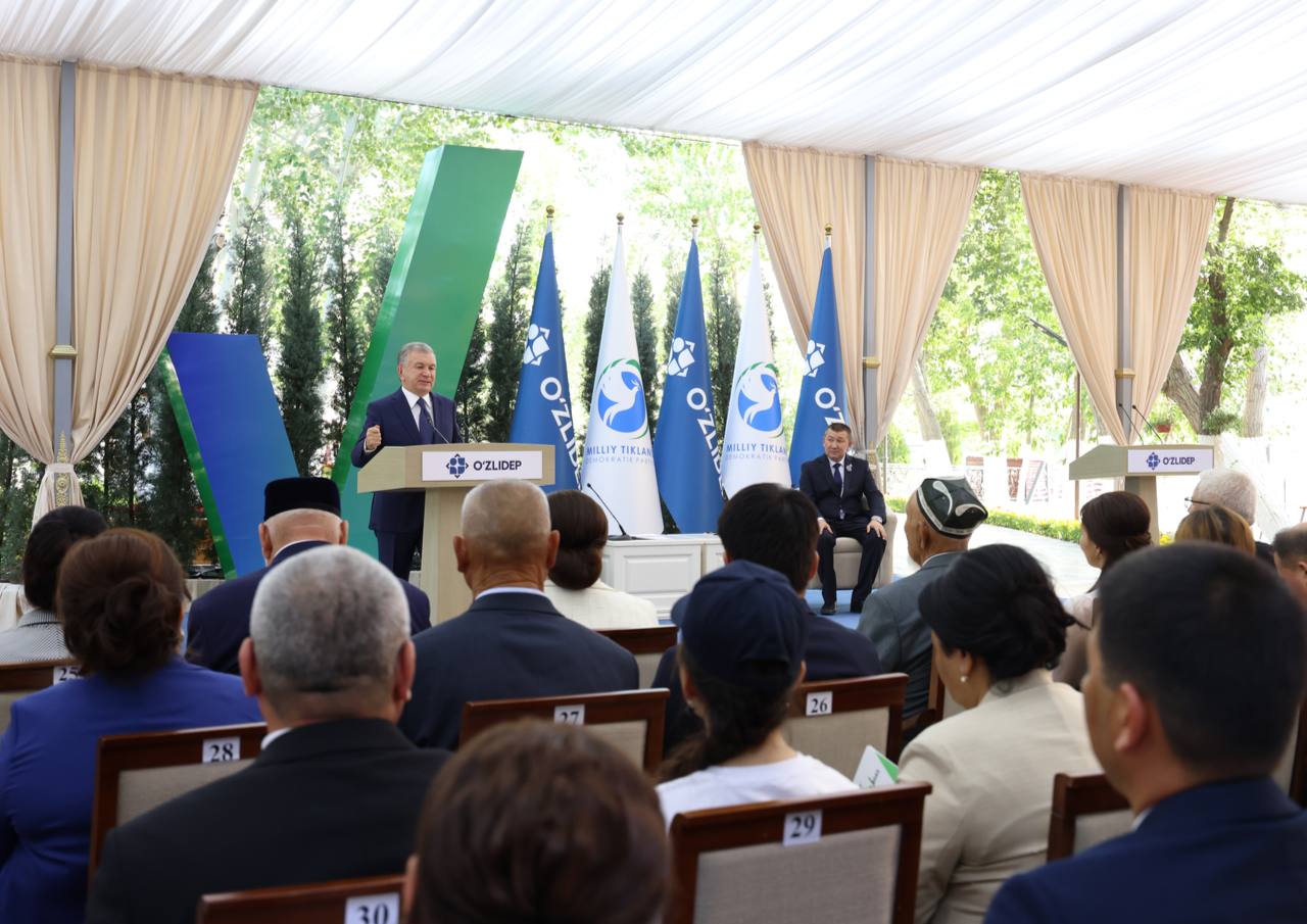Shavkat Mirziyoyev: “Toshkentdan Nukusga tezyurar poyezd qatnovi yo‘lga qo‘yiladi”