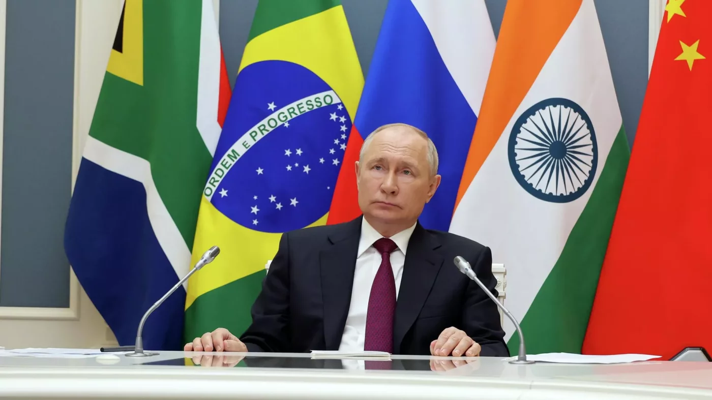 Путин БРИКС мамлакатларини миллий валюталардаги ҳисоб-китобни кенгайтиришга чақирди