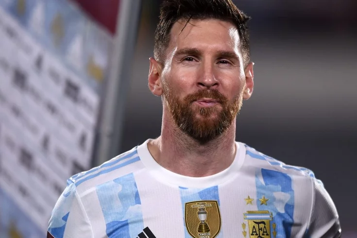 Messi o‘ziga tupurgan raqibga munosib javob berdi