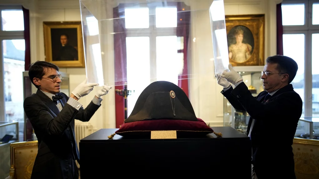 Наполеоннинг шляпаси аукционда 2,1 млн долларга сотилди