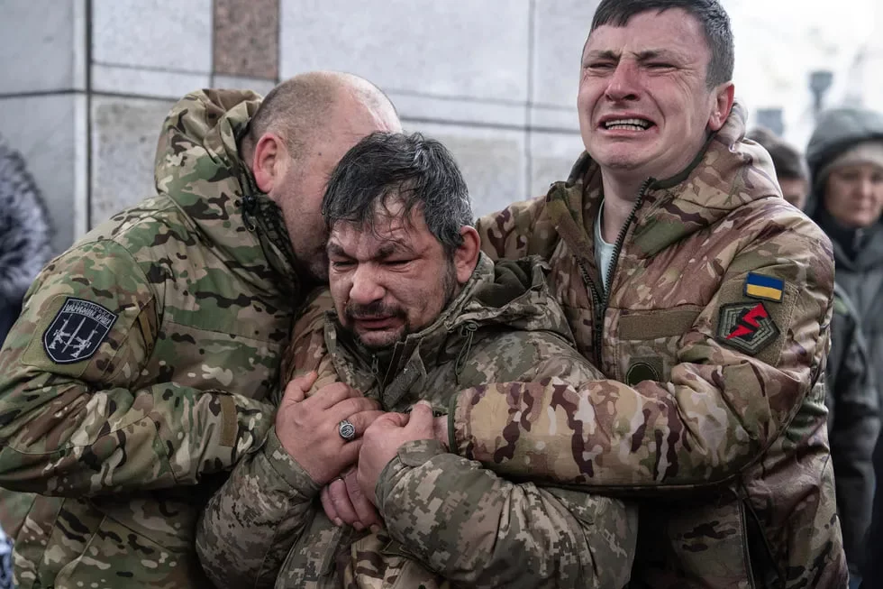 Украинада урушнинг 661-куни: Херсон областидаги вайроналар ва Донбассдаги жангчилар ҳаёти (фото)
