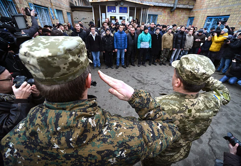 Украиналик эркаклар янги сафарбарлик қонуни туфайли мулкларини яқинларига ўтказмоқда