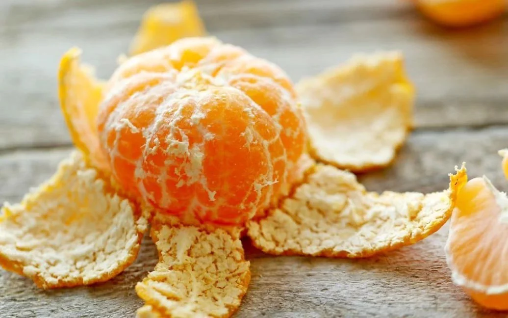 Nima uchun mandarinning oq po‘stini tozalamasdan iste’mol qilish kerak?