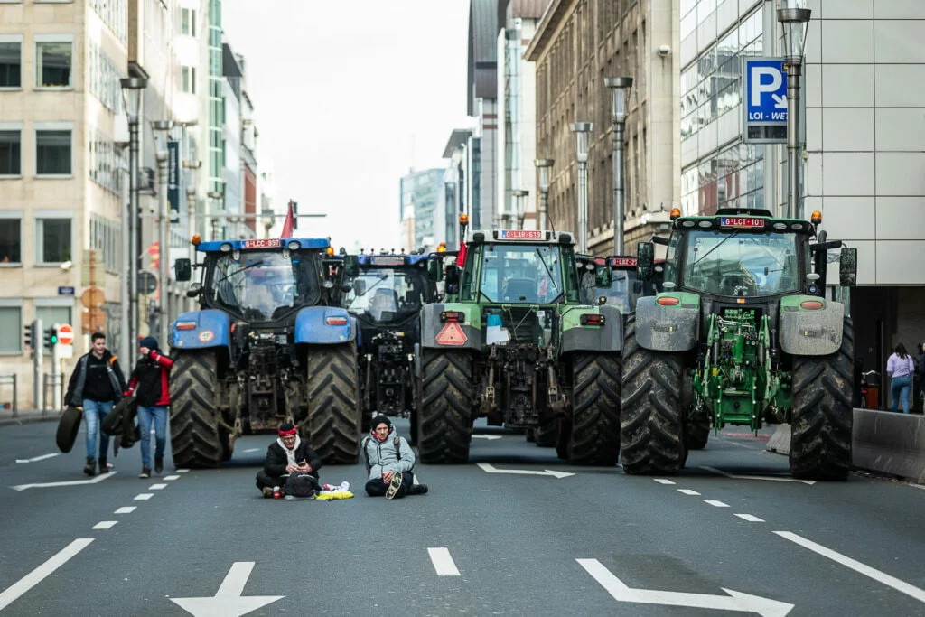 Деҳқонлар «қўзғолони»: европалик фермерлар нимадан норози?