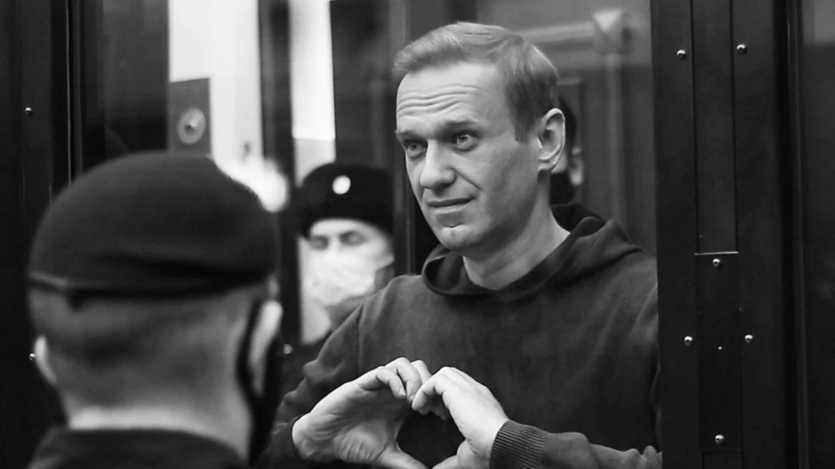 Алексей Навальнийнинг жасади онасига топширилди