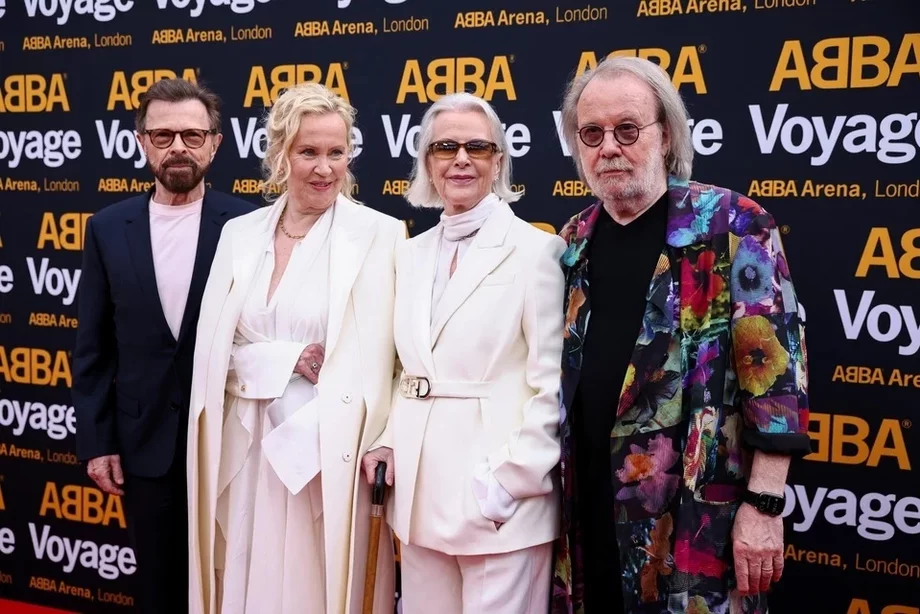 Швеция қироли ABBA гуруҳини рицарлик орденлари билан тақдирлади