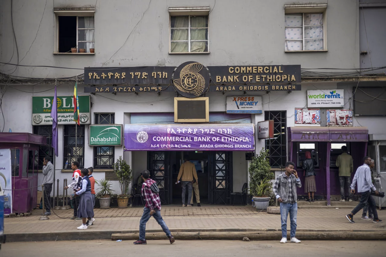 Эфиопиядаги банкдан мижозлар 40 млн доллар ўғирлади